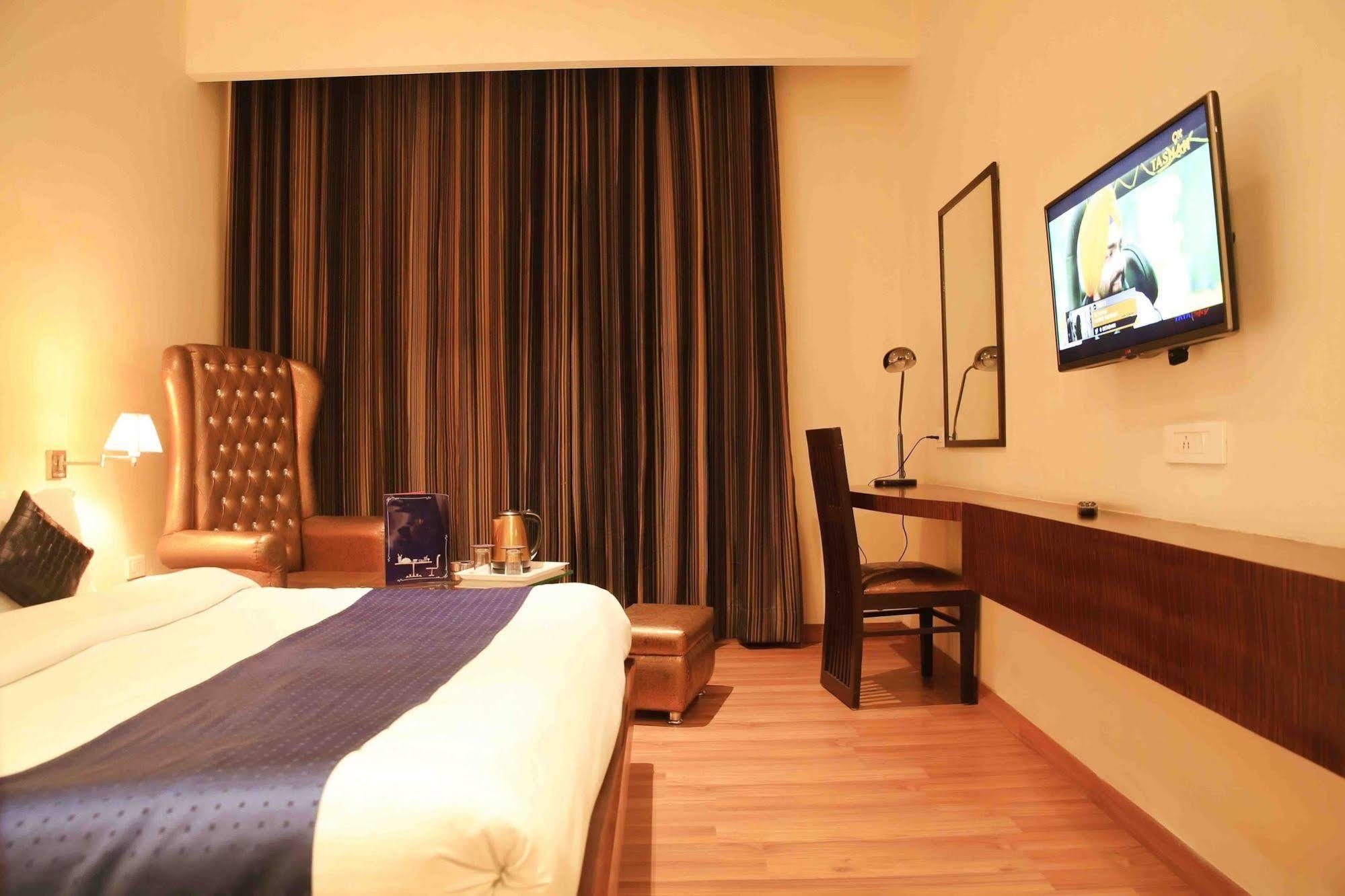 Fabhotel Prudent Amritsar Exterior foto